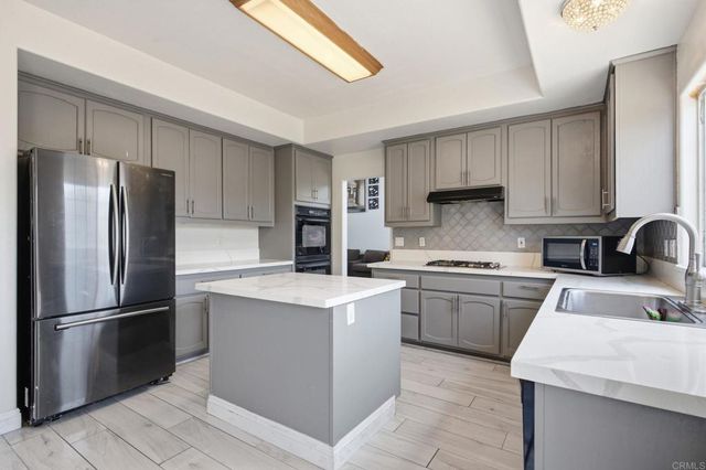 1737 Foxfire Court, Escondido, CA 92026