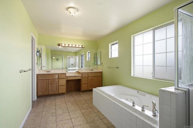 1737 Foxfire Court, Escondido, CA 92026