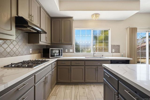 1737 Foxfire Court, Escondido, CA 92026