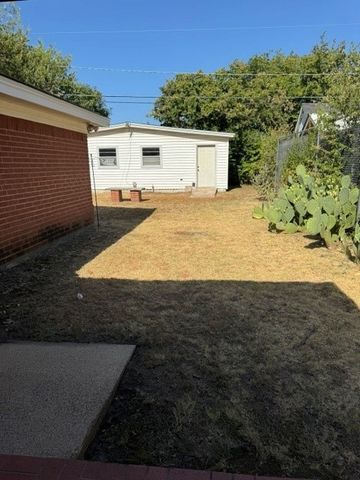 617 Comal Avenue, White Settlement, TX 76108