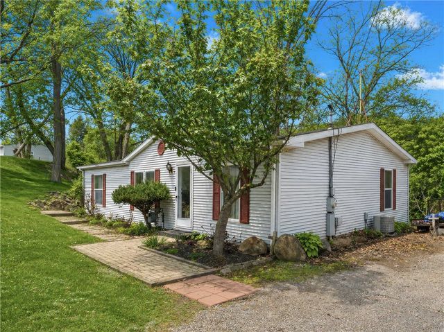 34 First Street, Ellwood City, PA 16117