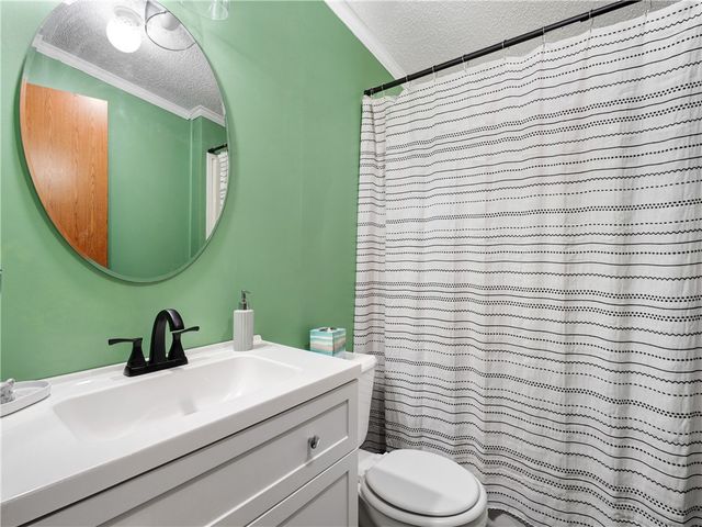 34 First Street, Ellwood City, PA 16117
