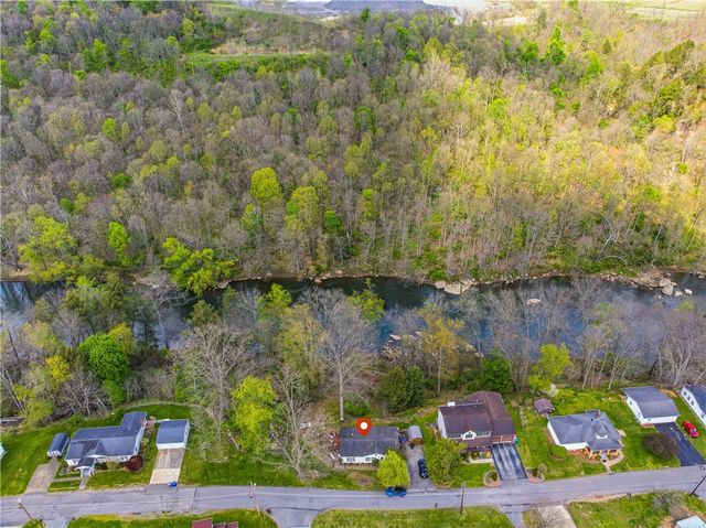 34 First Street, Ellwood City, PA 16117