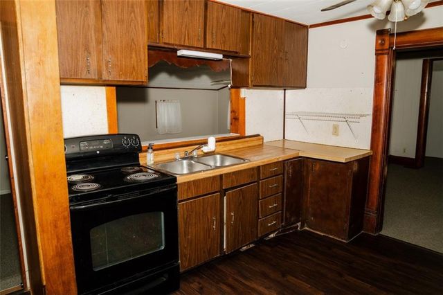 2405 Grand Avenue, Parsons, KS 67357