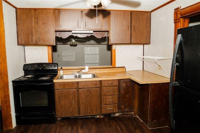 2405 Grand Avenue, Parsons, KS 67357