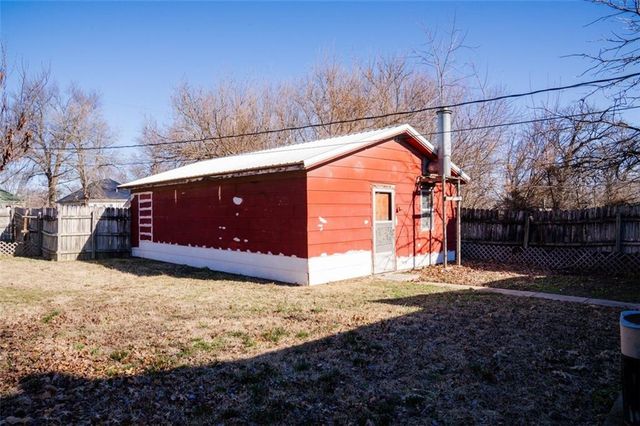 2405 Grand Avenue, Parsons, KS 67357