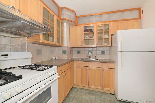 61-20 Grand Central Parkway A1204, Forest Hills, NY 11375