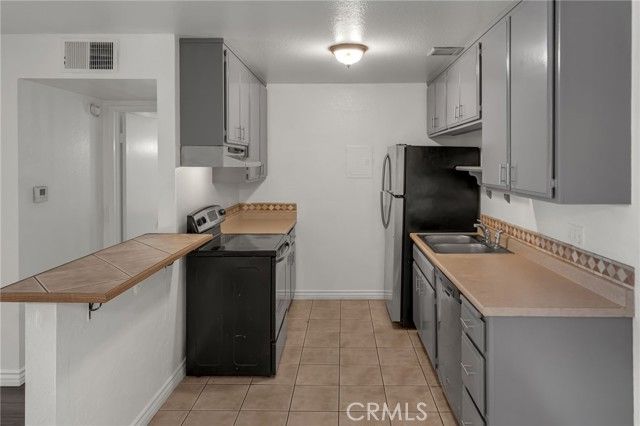 17554 Vandenberg Lane 19, Tustin, CA 92780