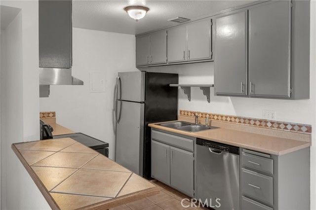 17554 Vandenberg Lane 19, Tustin, CA 92780