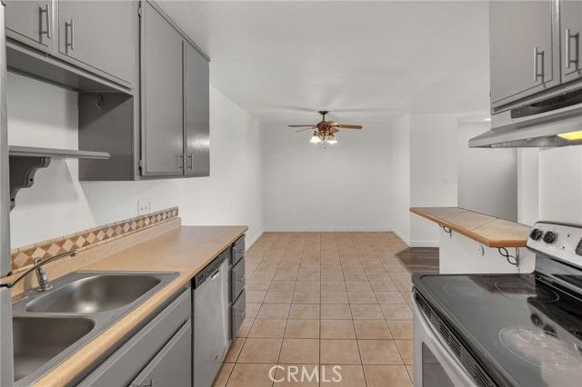 17554 Vandenberg Lane 19, Tustin, CA 92780