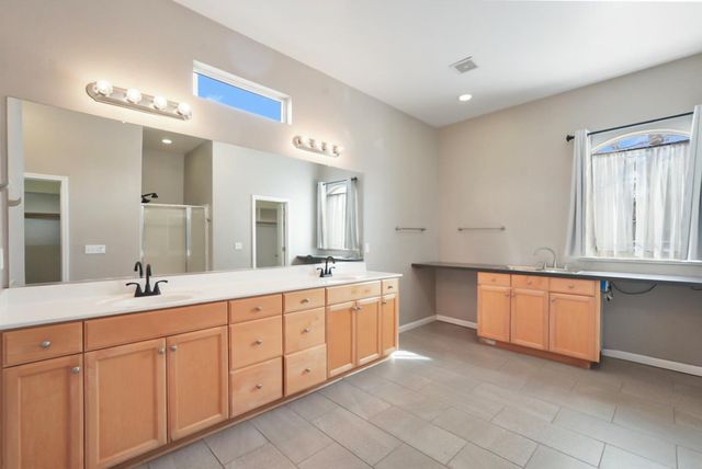 975 Briarwood Dr, Livingston, CA 95334