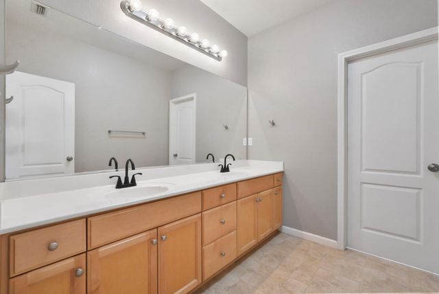 975 Briarwood Dr, Livingston, CA 95334