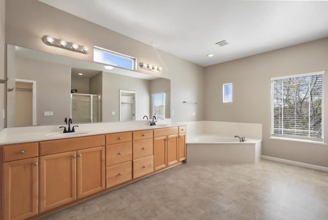 975 Briarwood Dr, Livingston, CA 95334