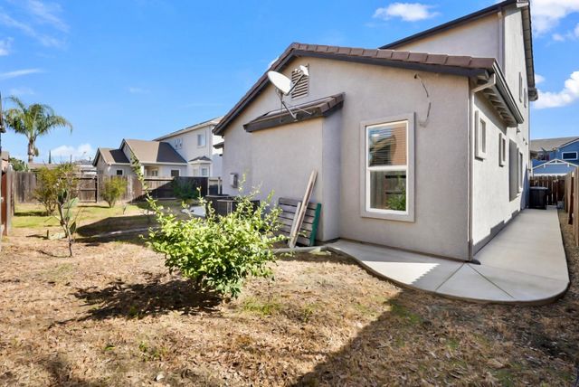 975 Briarwood Dr, Livingston, CA 95334