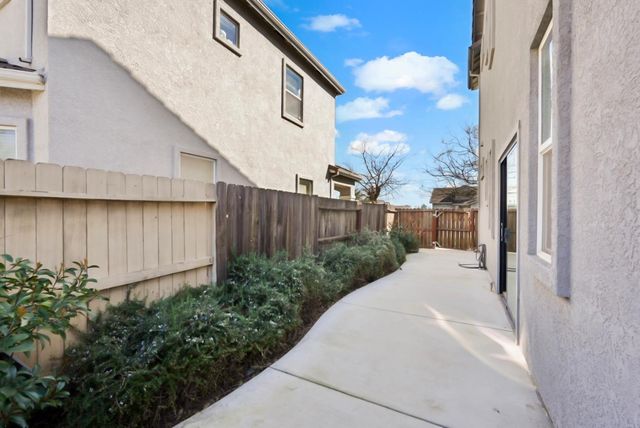 975 Briarwood Dr, Livingston, CA 95334