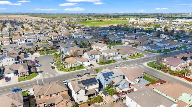 975 Briarwood Dr, Livingston, CA 95334