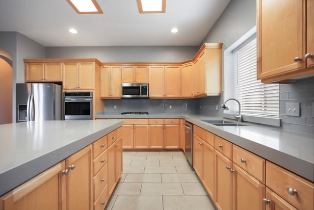 975 Briarwood Dr, Livingston, CA 95334