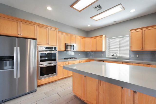 975 Briarwood Dr, Livingston, CA 95334