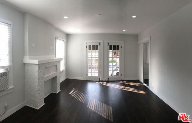 1754 N La Brea Avenue, Los Angeles, CA 90046