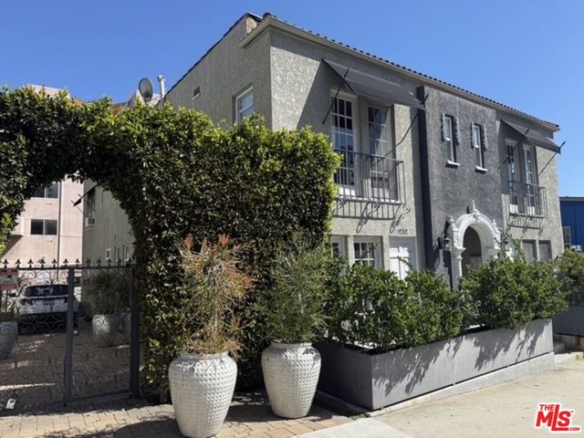 1754 N La Brea Avenue, Los Angeles, CA 90046