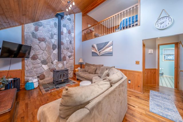 10197 E Royal Road, Morton Twp, MI 49346