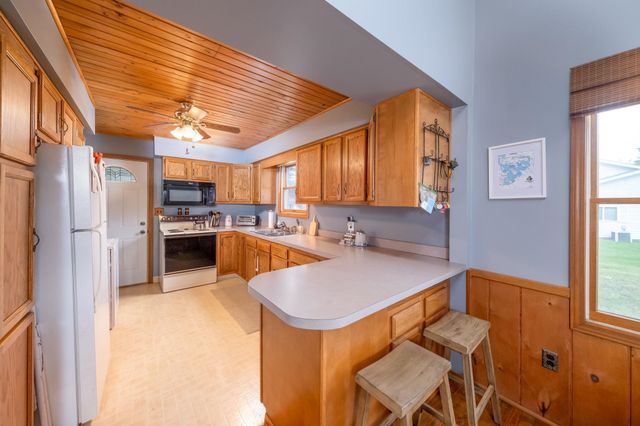 10197 E Royal Road, Morton Twp, MI 49346