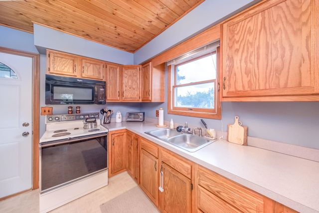 10197 E Royal Road, Morton Twp, MI 49346