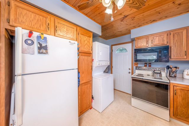 10197 E Royal Road, Morton Twp, MI 49346