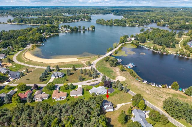 10197 E Royal Road, Morton Twp, MI 49346