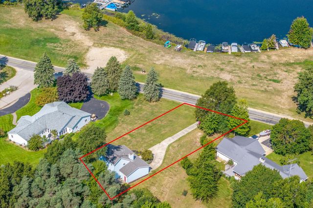 10197 E Royal Road, Morton Twp, MI 49346