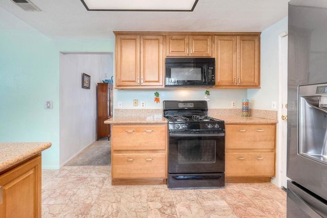 218 Saguaro Place, Oceanside, CA 92057