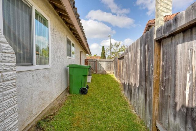 218 Saguaro Place, Oceanside, CA 92057