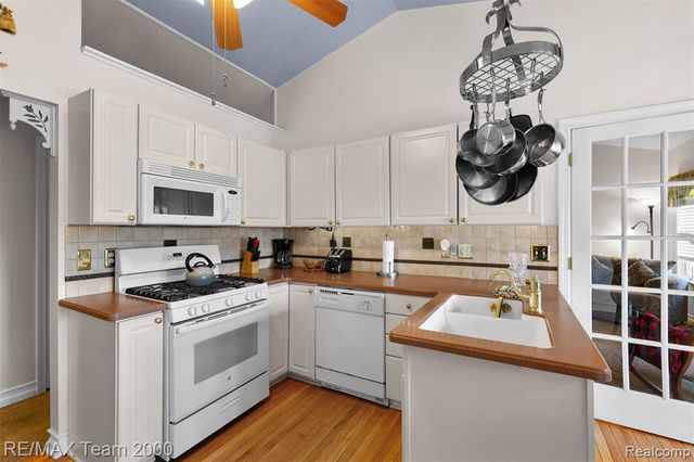 421 Light Tower Court, Belleville, MI 48111