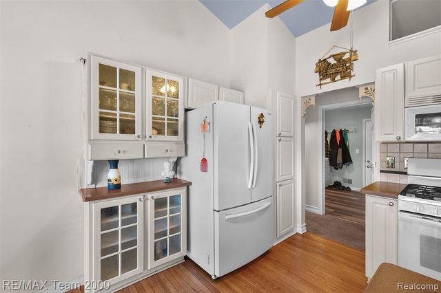 421 Light Tower Court, Belleville, MI 48111