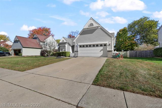 421 Light Tower Court, Belleville, MI 48111