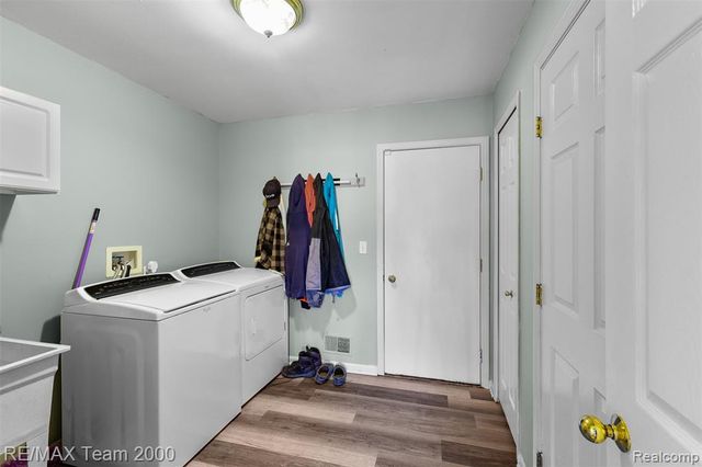 421 Light Tower Court, Belleville, MI 48111