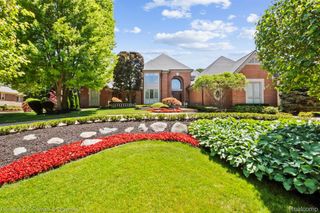 18878 Oak Leaf Lane, Northville, MI 48168