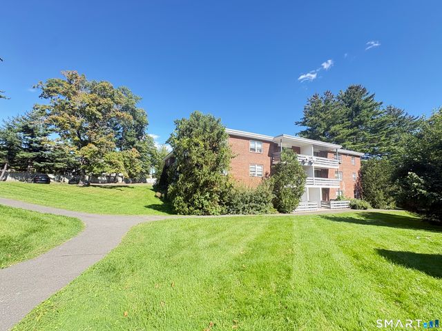 106 Oakwood Avenue T2, West Hartford, CT 06119