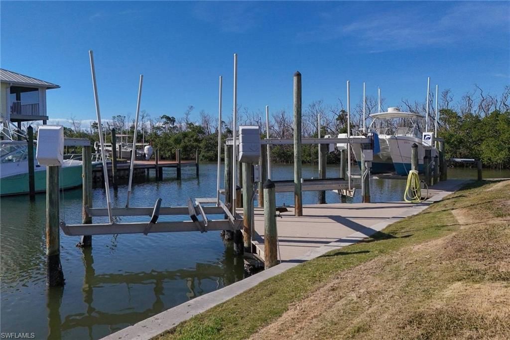 3961 Blueberry LN, ST. JAMES CITY, FL 33956 — photo 2