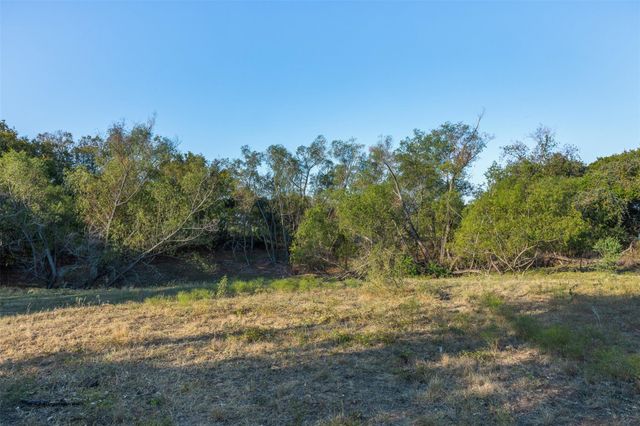 217 Robin Ranch RD, Lockhart, TX 78644