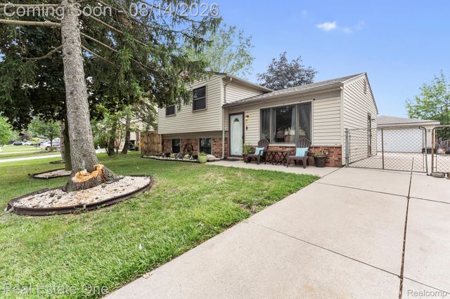 30374 Torry Avenue, Flat Rock, MI 48134