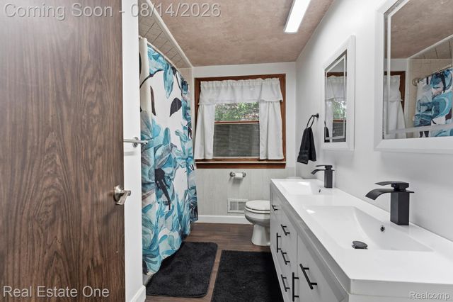 30374 Torry Avenue, Flat Rock, MI 48134