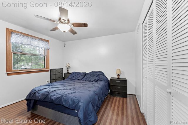 30374 Torry Avenue, Flat Rock, MI 48134