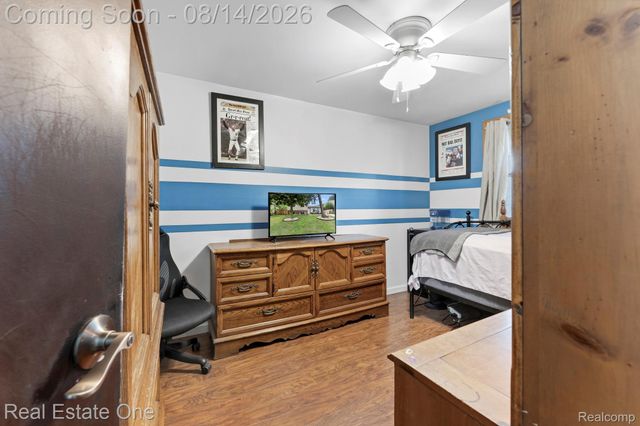 30374 Torry Avenue, Flat Rock, MI 48134