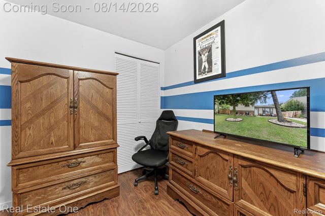 30374 Torry Avenue, Flat Rock, MI 48134