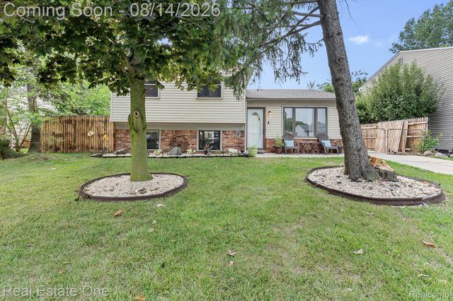 30374 Torry Avenue, Flat Rock, MI 48134