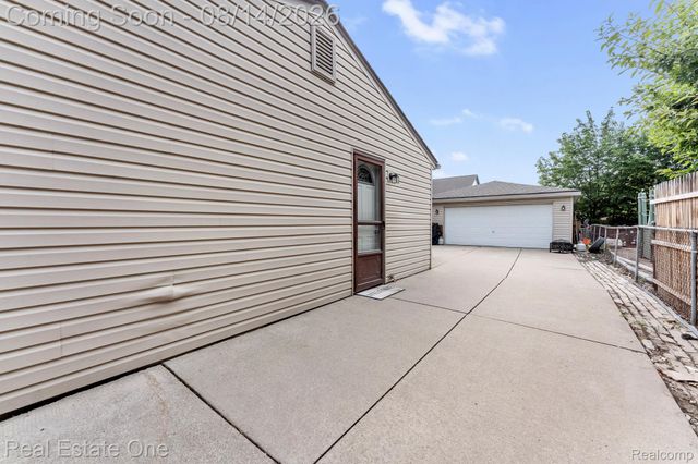 30374 Torry Avenue, Flat Rock, MI 48134