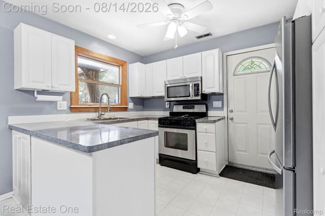 30374 Torry Avenue, Flat Rock, MI 48134