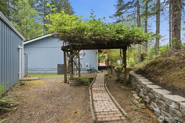 71 E Richardson Road, Belfair, WA 98528