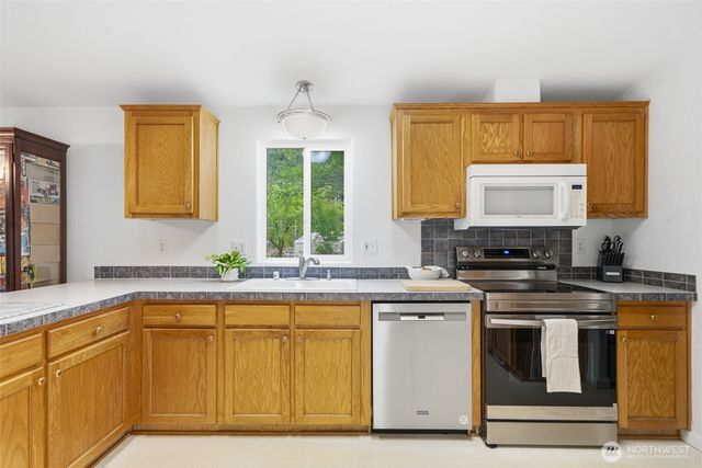 71 E Richardson Road, Belfair, WA 98528